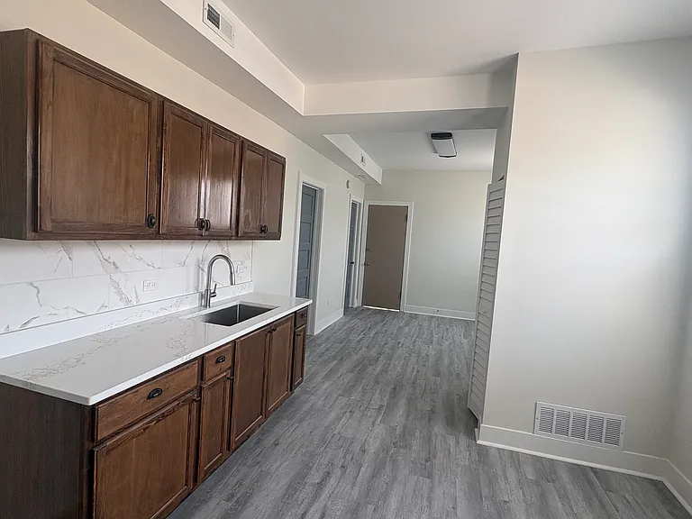 6207 S Bishop St #B2 — Photo 5