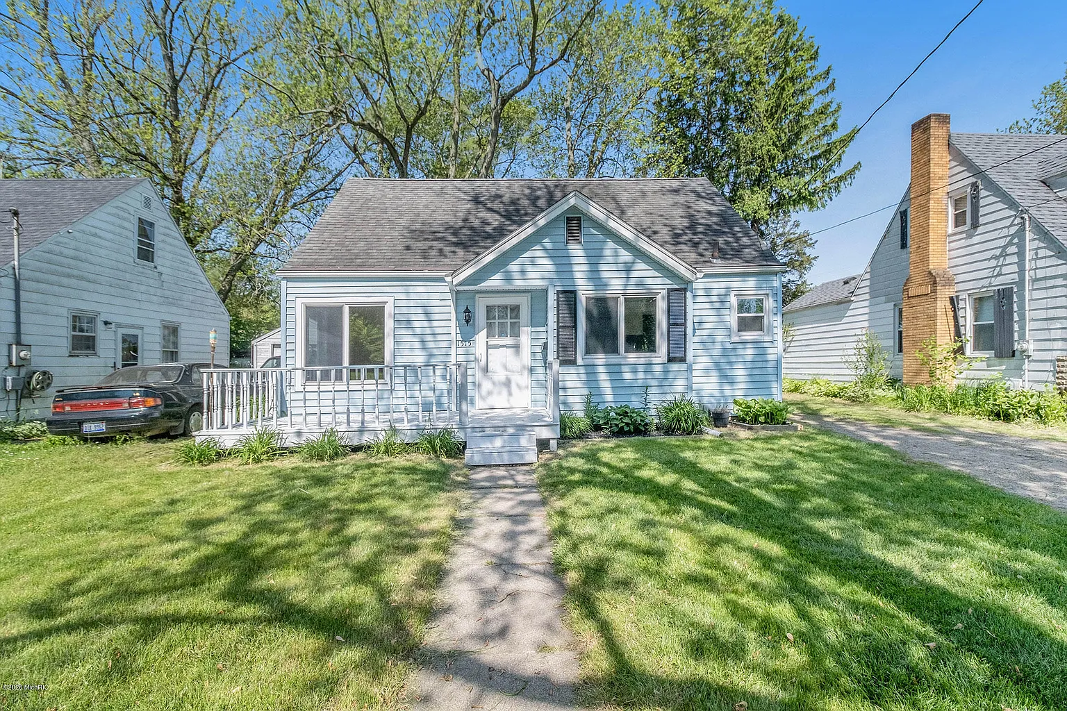1515 Woodrow Dr photo 1
