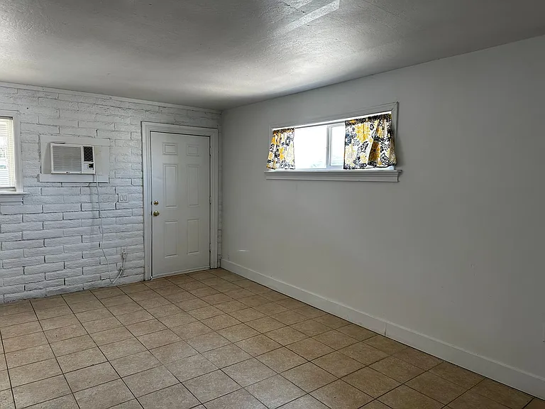 13913 N Palm St #11 — Photo 5