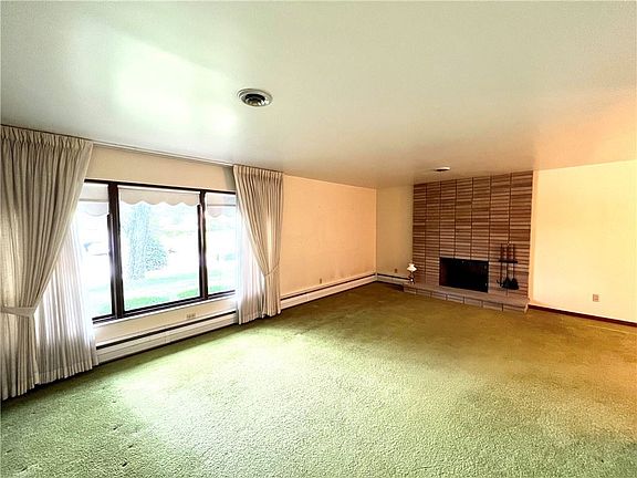 4th image of 98 Sunset Ave