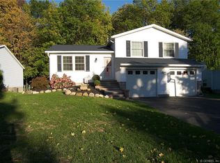 306 Applewood Ln, Hilton, NY 14468