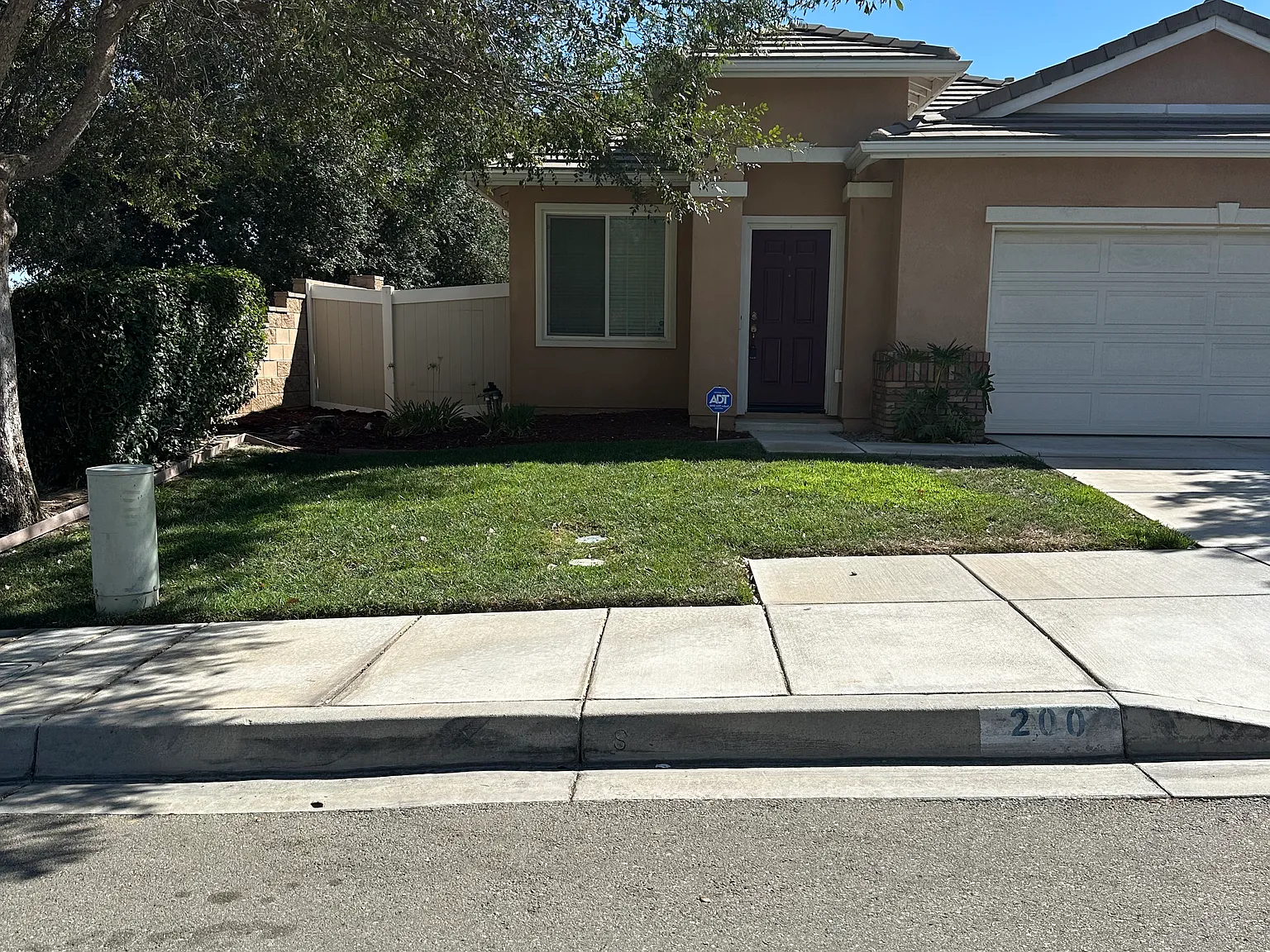 3 bed, 1761 sqft, $2,700 — Photo 2
