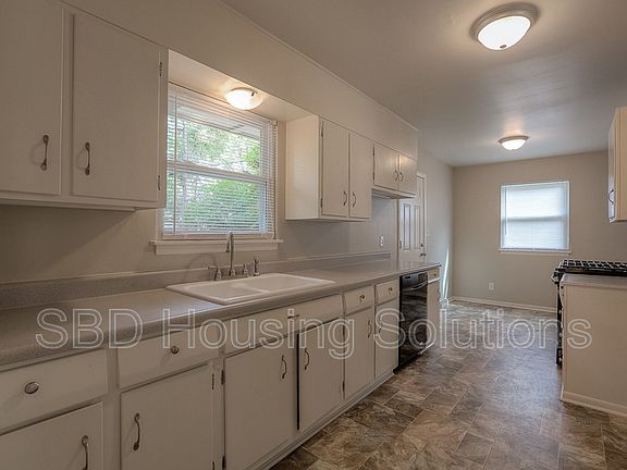 3rd image of 4504 E 112th Ter