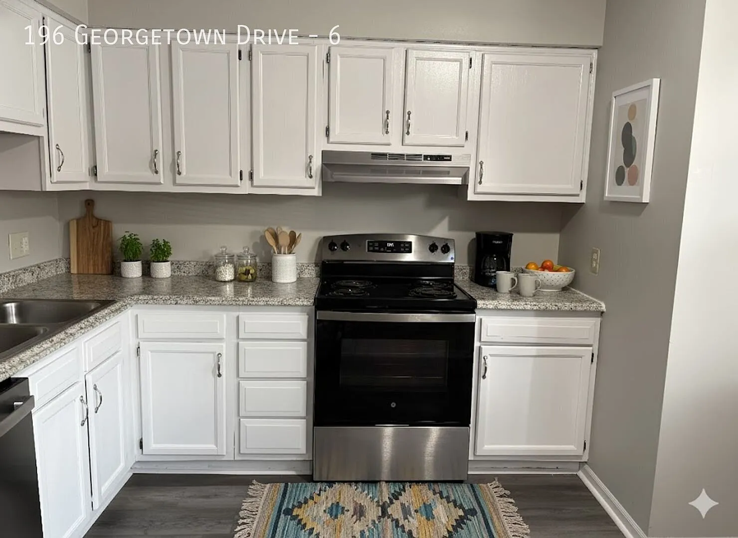Newly Renovated 2 Bed 2.5 Bath Townhome In Delaware — Photo 2