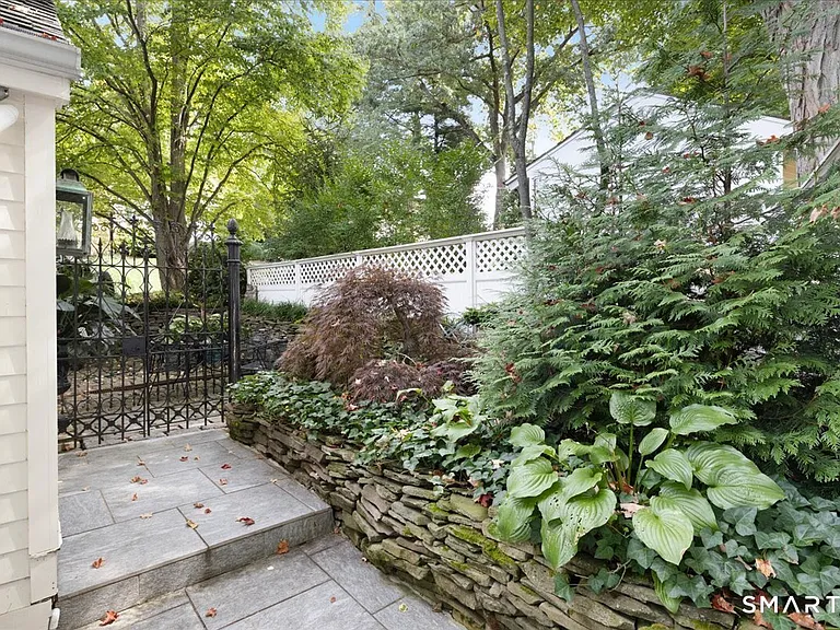 281 Pequot Ave — Photo 20