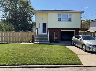 432 Heathcote Rd, Lindenhurst, NY 11757