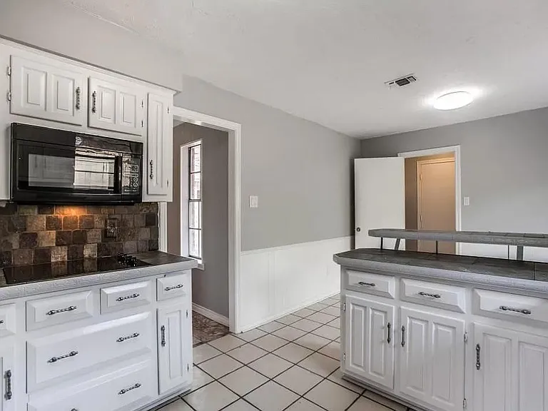 726 Cottonwood Cir — Photo 11