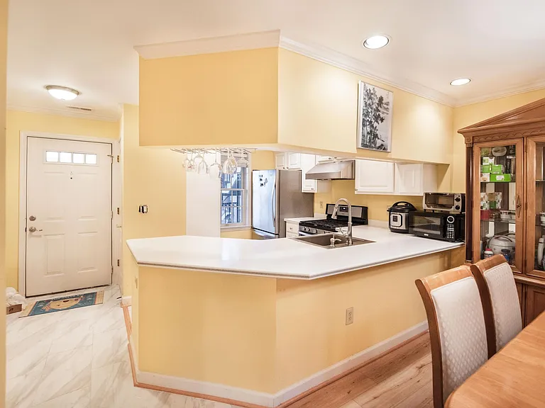 6932 Fairfax Dr #304 — Photo 9