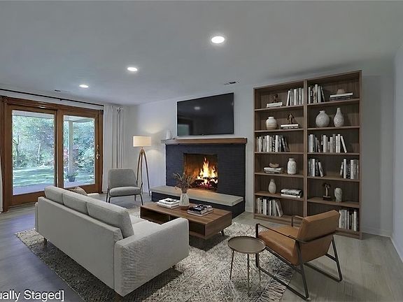 3rd image of 3573 Kemp Rd