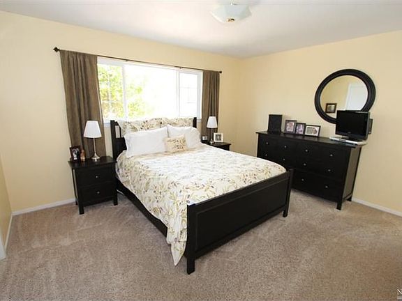 4th image of 813 Schuman Ln