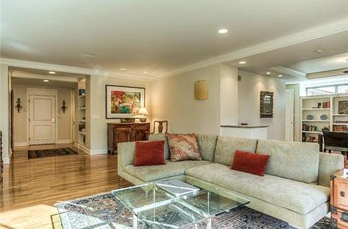 5th image of 433 Ward Pkwy Unit 6S
