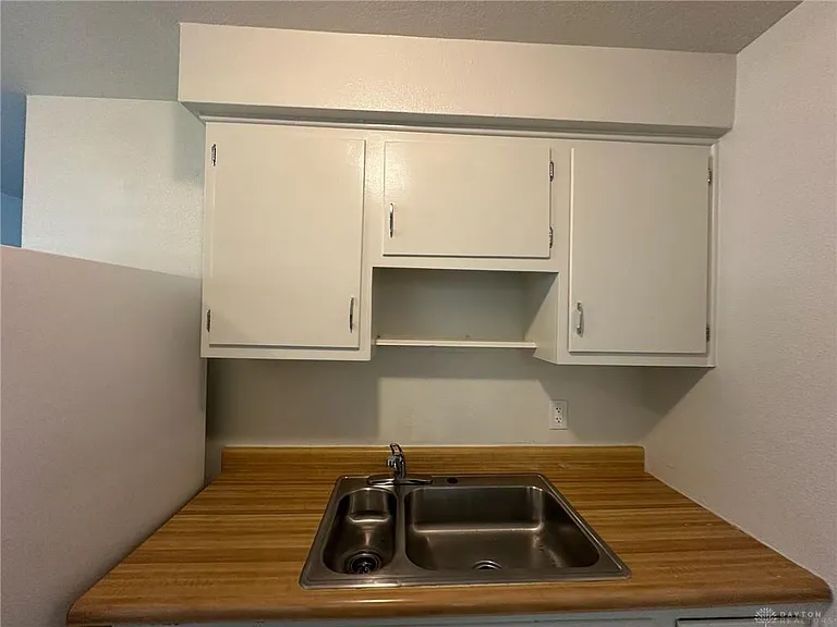 102 E Norman Ave — Photo 9