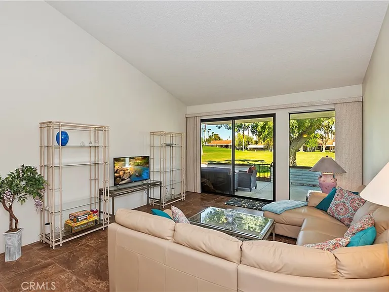 4 San Sebastian Dr — Photo 43