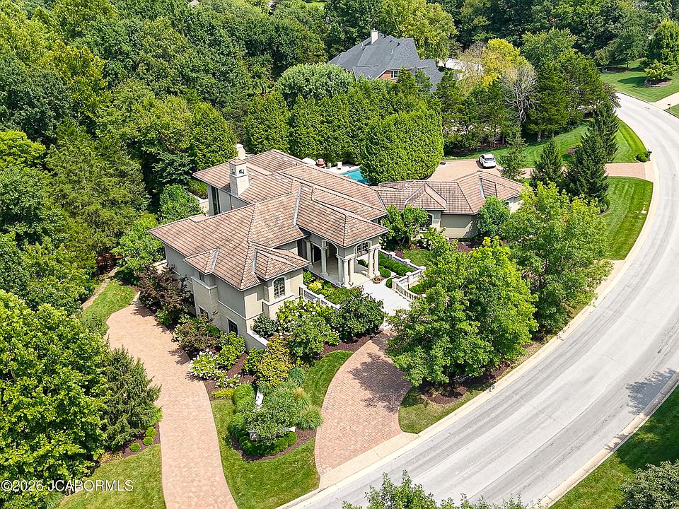 1st image of 723 Turnberry Dr