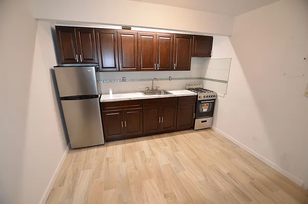 Rented by Manhattan Realty Group | media 52