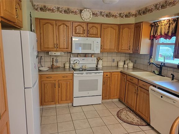 2nd image of 2690 Harlansburg Rd