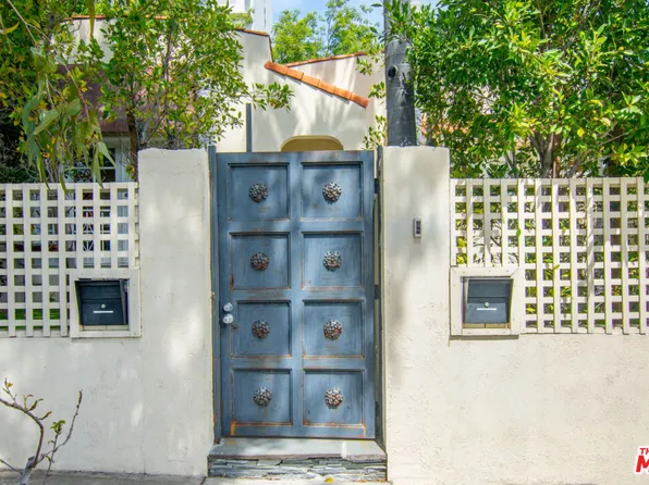 9037 Elevado St, West Hollywood, CA 90069