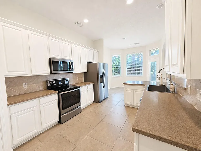 98 W Knightsbridge Dr — Photo 9