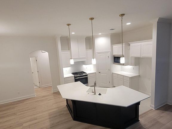 4th image of 221 Tennyson Dr