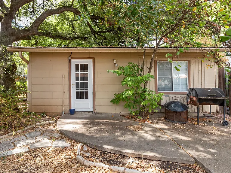 2 car garage sized storage area with dryer, only for A tenant