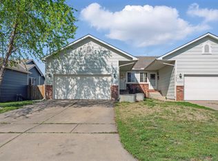 1021 Cedar Point Cir, Rose Hill, KS 67133