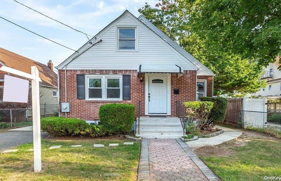 1st image of 114 Robinwood Avenue