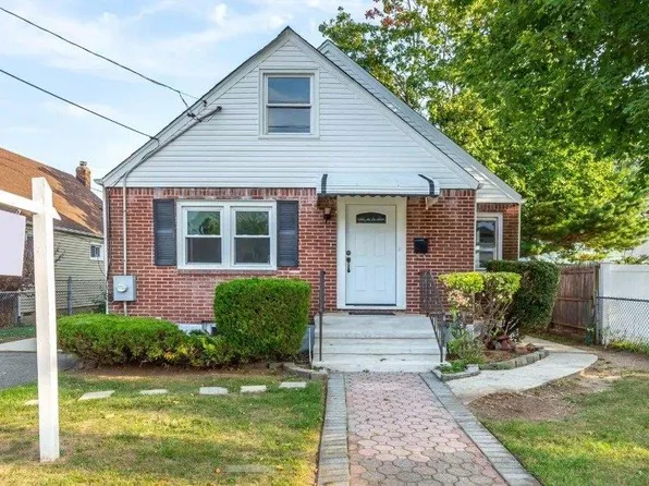 114 Robinwood Avenue, Hempstead, NY 11550