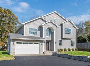 52 Horseneck Rd, Montville, NJ 07045