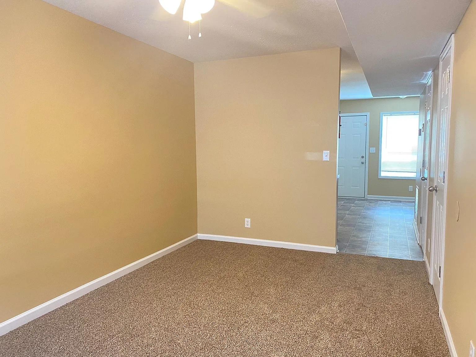 2 bed, 1.5 bath, 1000 sqft, $795 — Photo 2