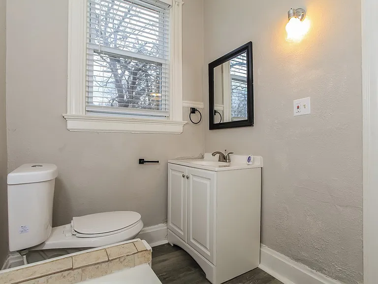 155352_028_main_bathroom_13449406.jpg