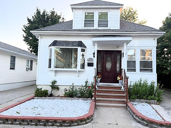 2nd image of 210 Lynch St