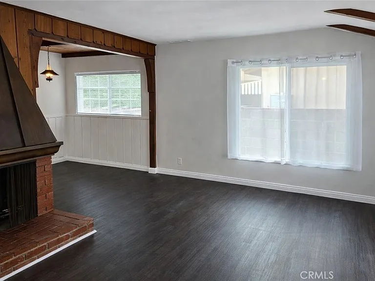 17322 Keswick St — Photo 5