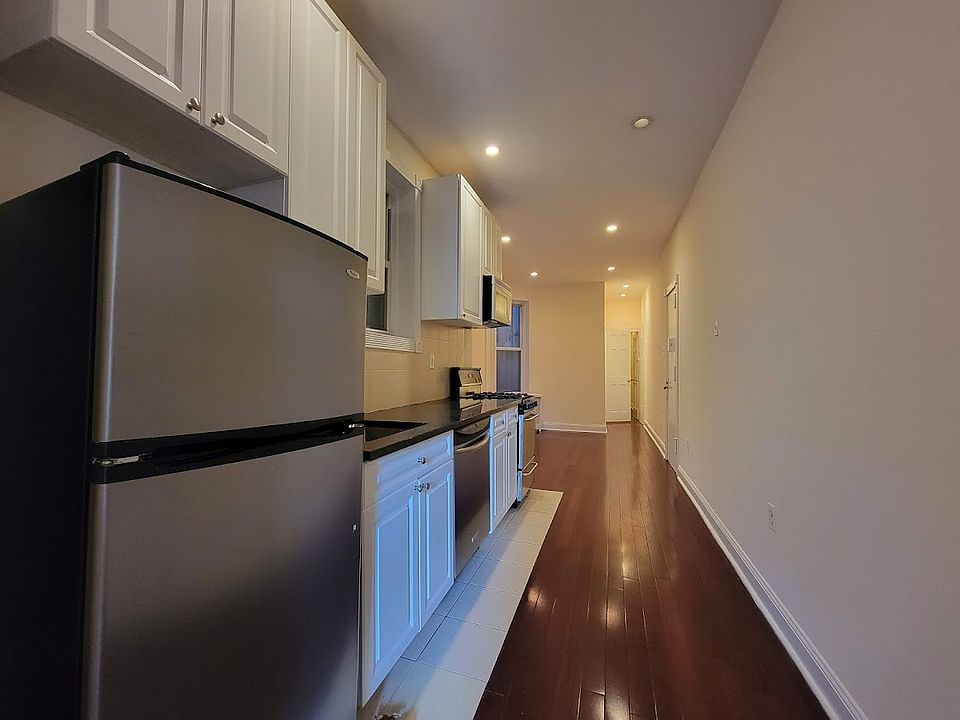 1st image of 421 W 43rd St #S