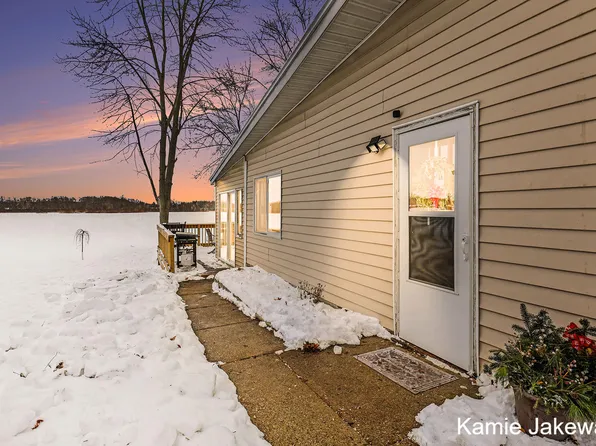 152 W Holland Lake Dr, Sheridan, MI 48884