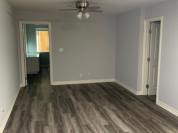 3rd image of 2806 W Victory Blvd APT C