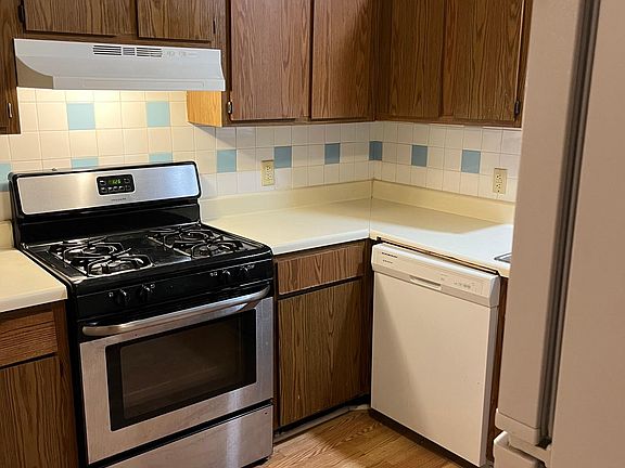3rd image of 1001 Pine Tree Ct