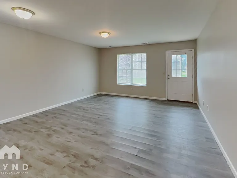 1130 S Clifton Ave — Photo 5