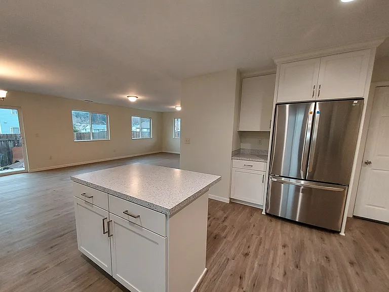 301 Drake St — Photo 8