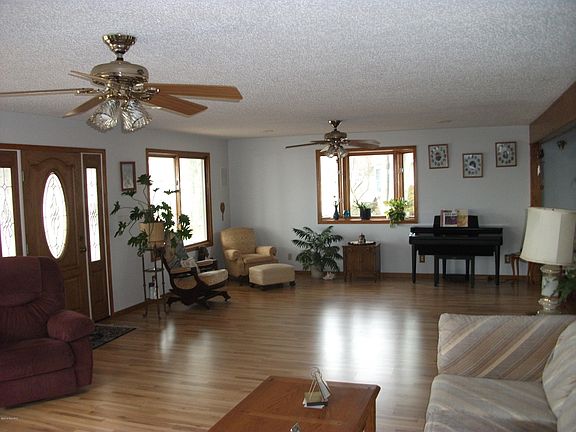 5th image of 721 W Lakeview Dr