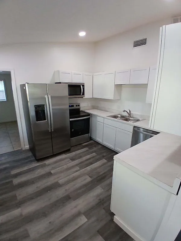3 bed, 1248 sqft, $1,900 — Photo 3