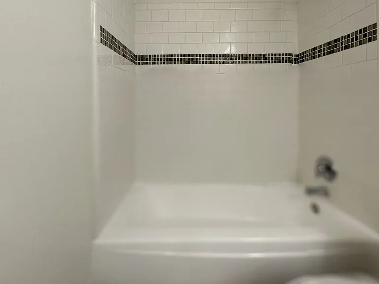 CLN - Collins Apts. — Photo 12