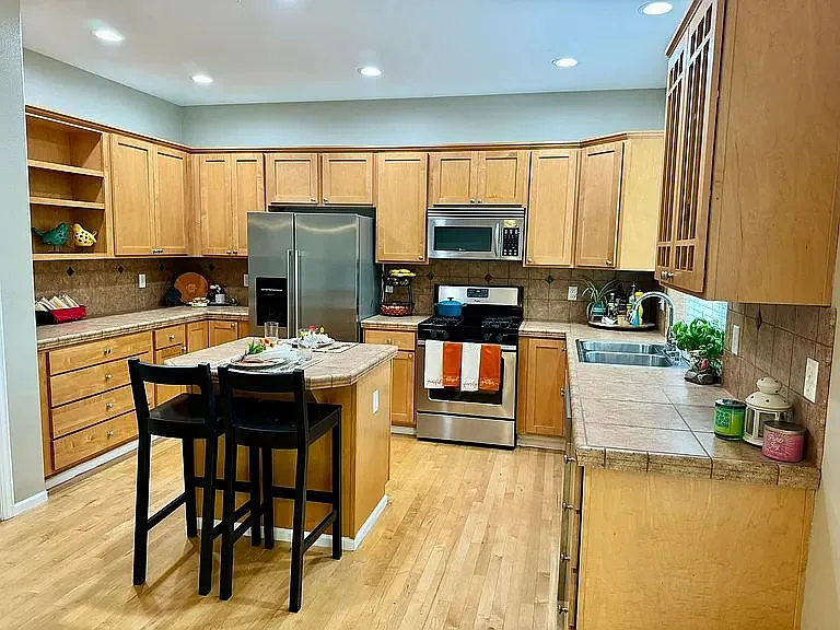 Lots of cabinets and counterspace in the kitchen
