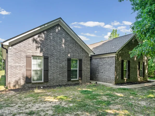 1762 Smart Rd, Como, MS 38619