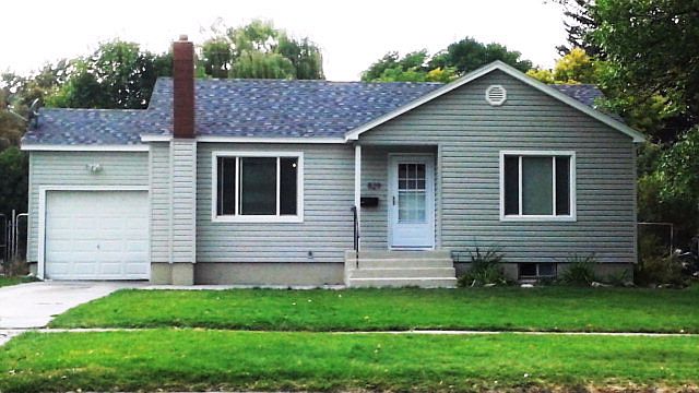 1st image of 829 Saturn Ave