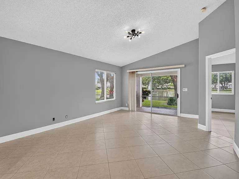 9220A Vineland Ct E — Photo 5