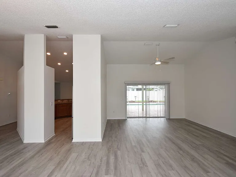 33 Poinsettia Ln — Photo 7