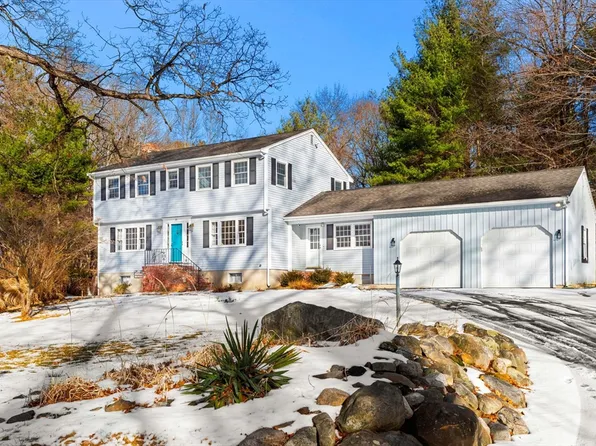 81 Cross St, Andover, MA 01810