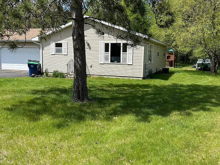 Lora Lee Ln — Photo 2