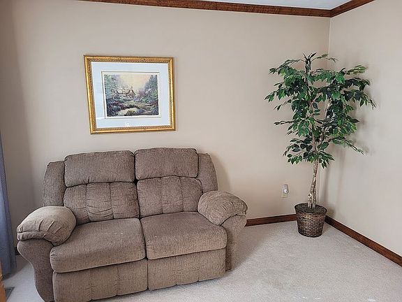 4th image of 728 Edenbridge Dr