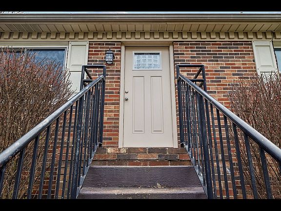 2nd image of 121 Marilyn Dr